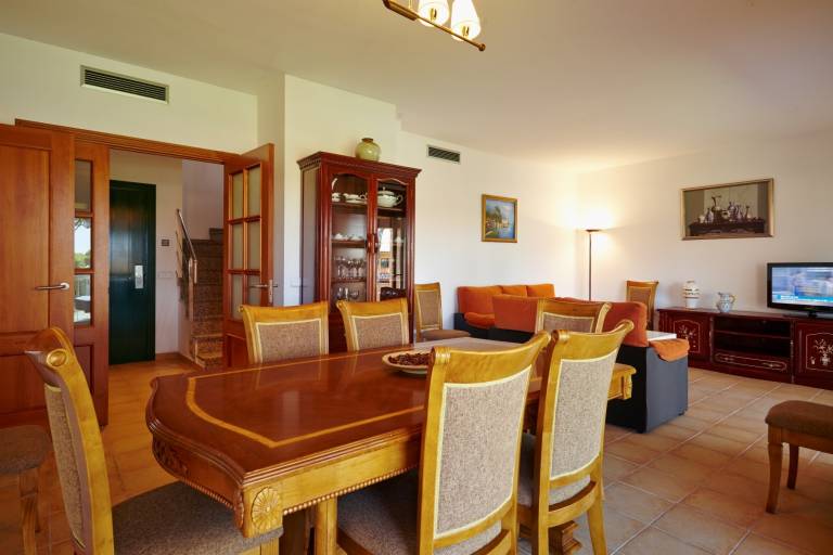 Villa with pool, yard & barbecue — photo 4