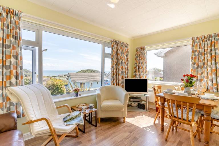 2 Bed in Mumbles oc hh418