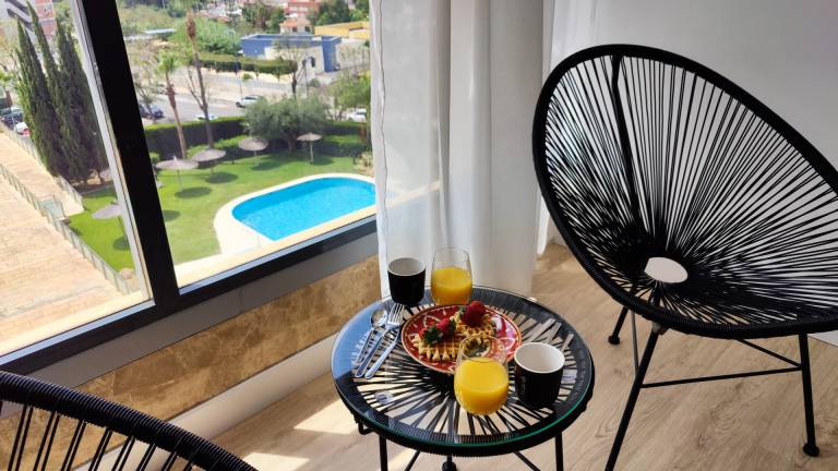 Holiday apartment with pool & patio — photo 3