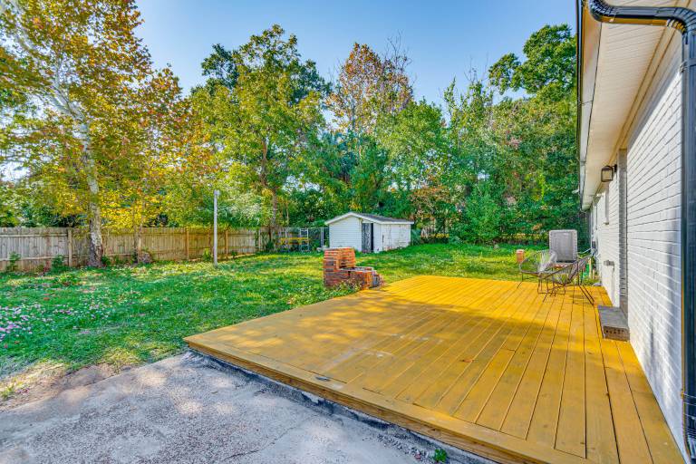 < 1 Mi to Downtown Pensacola: Quiet Home w/ Yard — photo 3