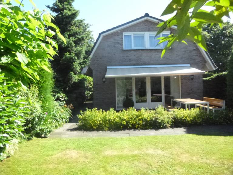 Mit privatem Garten und Terrasse