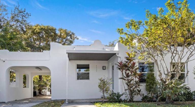 House with 2 rooms for 6 persons in Miami, FL