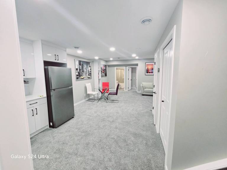 Private, Cozy, Luxury, Spacious One Bedroom Suite — photo 3