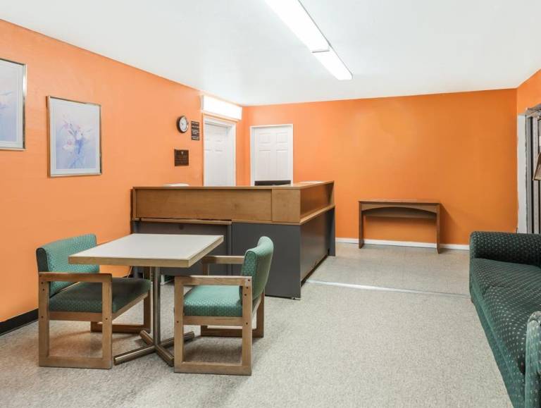 Americas Best Value Inn Wendover — photo 3