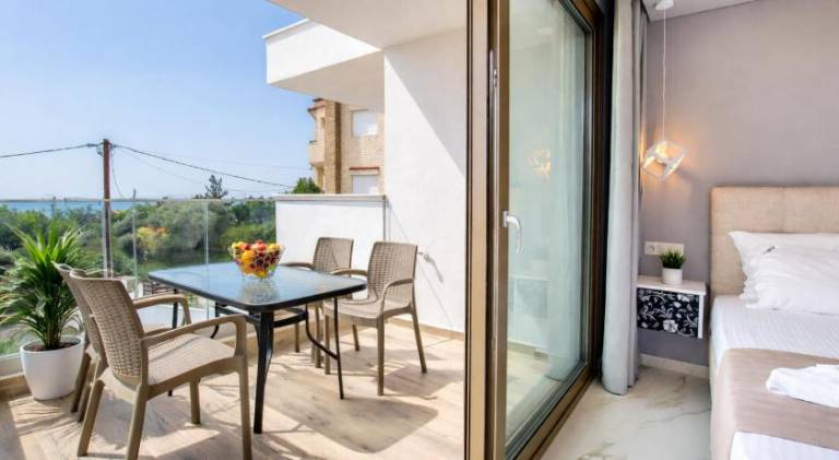Serviced apartment with garden, patio & barbeque — photo 5