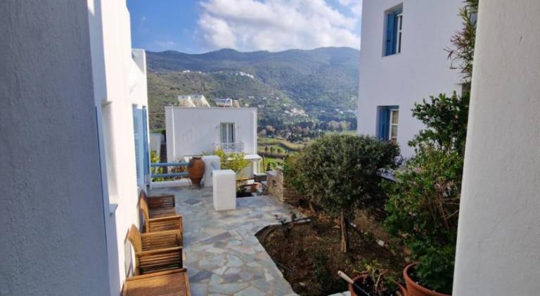 Rental apartment with yard & terrace — photo 2