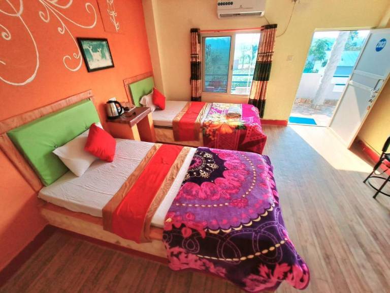 Hong Qi Hotel in Sauraha