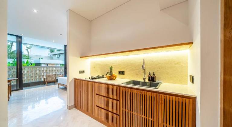 Family-oriented apartment with pool, terrace & yard | Perfect for remote work | Pets are welcome — photo 4