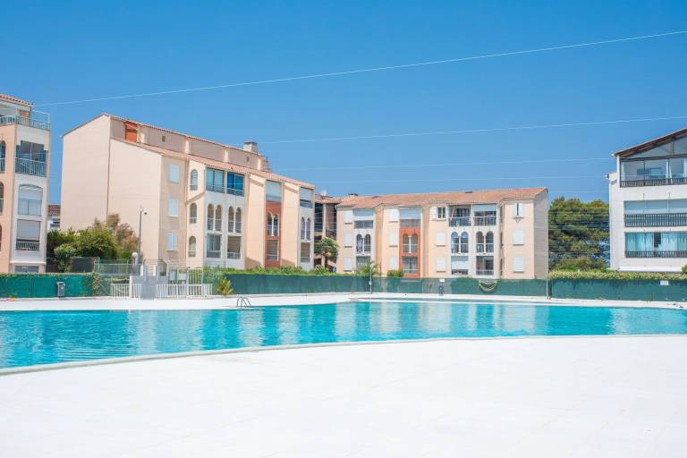 Air-conditioned “Moréa” Apartment in Residence with Pool and Tennis Courts — photo 2