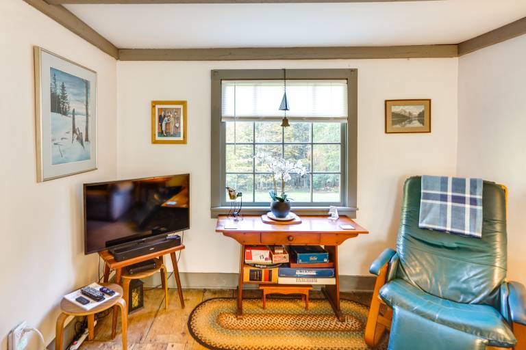 Tranquil 3 BR Stockbridge House w/ Private Deck! — photo 5