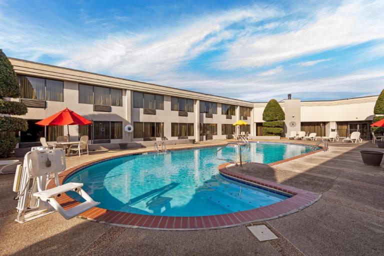 Best Western Plus Madison-Huntsville Hotel — photo 2