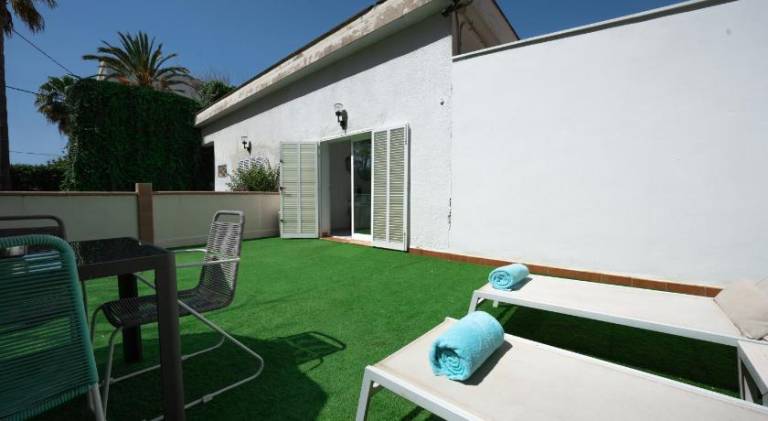 Holiday apartment with terrace, yard & pool | Perfect for remote work — photo 5