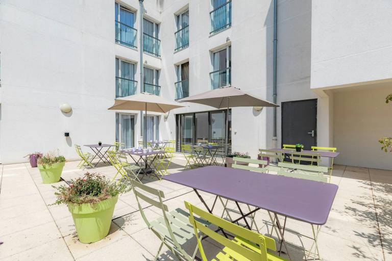 Serviced apartment with patio | Suitable for remote work — photo 2