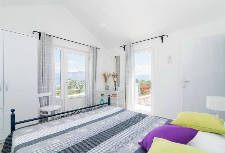 Vacation home with private pool, yard & BBQ | Sea view | Pets are welcome — photo 3