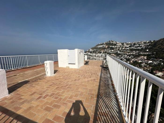 Family-oriented charming rental apartment with barbecue & terrace | Beach nearby | Pet-friendly — photo 3