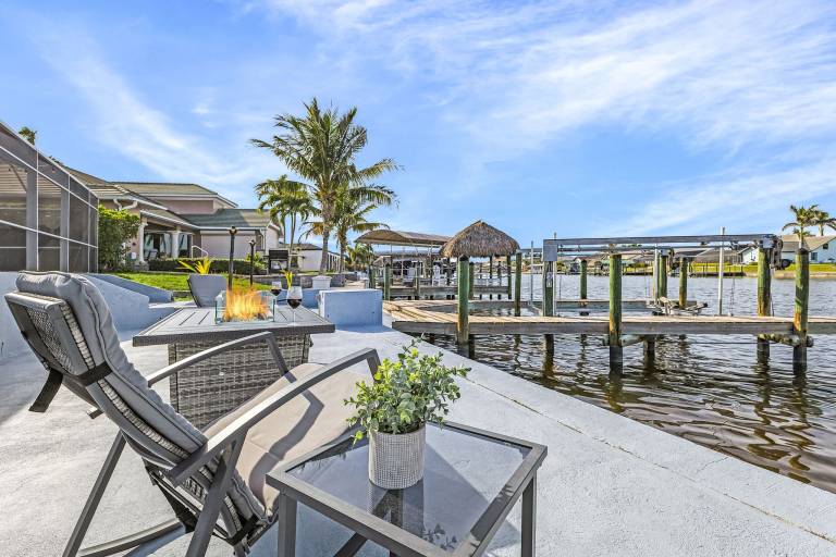 Child-friendly vacation home with private pool & BBQ | Water view | Dogs allowed — photo 2