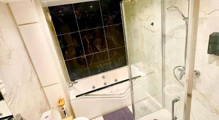 Rental apartment with jacuzzi — photo 2