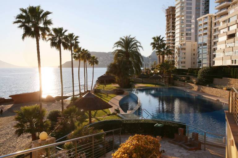 Apartment with heated pool, patio & garden | Beach view — photo 2