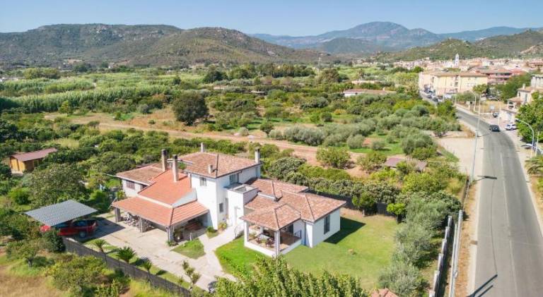 Nice vacation home with jacuzzi | Dogs allowed in Tortoli