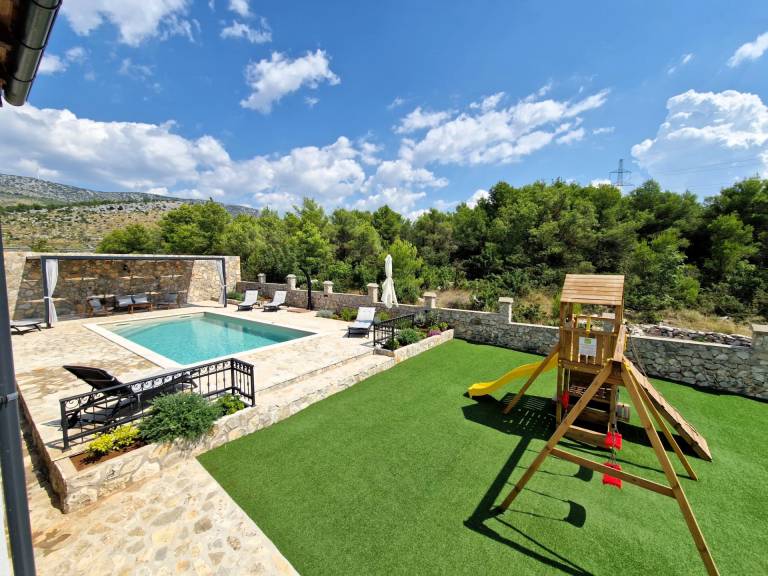 Ferienhaus in Dubrava kod Šibenika, Bilice, Kroatien f&uuml;r max. 8 Personen