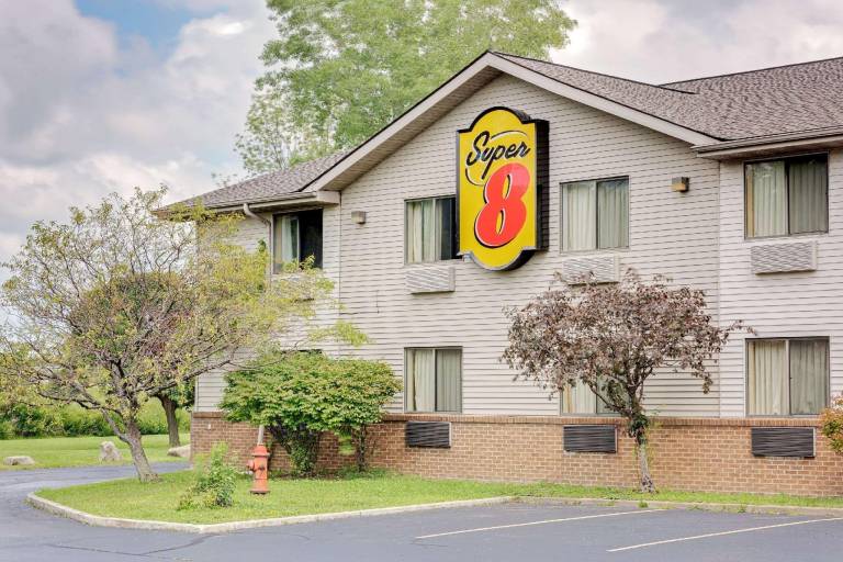 Super 8 By Wyndham Mentor Cleveland Area