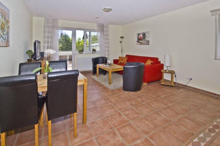 zentral aber ruhig, Balkon, Schwimmbad und Sauna gratis - Villa Elisenhof FeWo 2 — photo 4