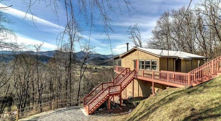 House with jacuzzi in Wayne, NC