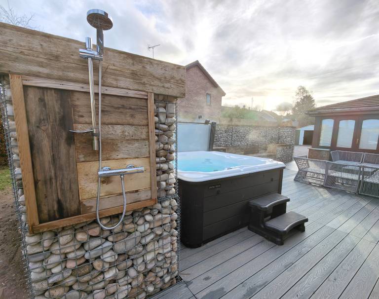 Children-friendly wonderful cottage with jacuzzi & yard | Pets allowed — photo 2