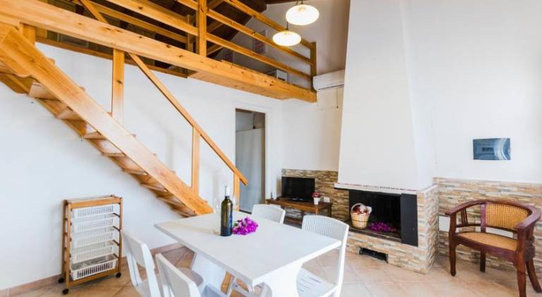 Serviced apartment with patio & garden | Beach nearby | Pet-friendly — photo 2