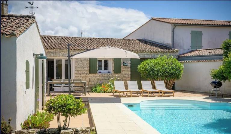 House with yard, grill & pool in Saint-Tropez