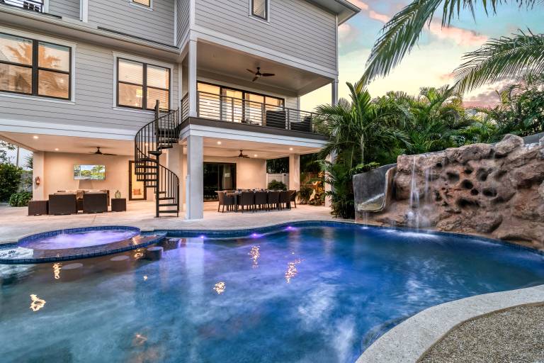 Family-oriented house with private pool, hot tub & grill | Water view | Beach nearby | Dogs allowed — photo 4