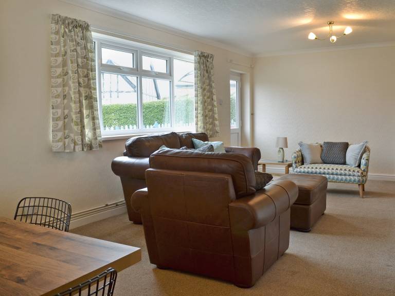 Family-friendly pleasant cottage with yard | River view | Pets are welcome — photo 3