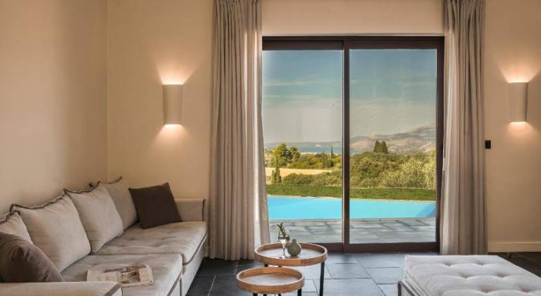 Fully equipped villa with yard, private pool & terrace | Suitable for remote work | Dogs allowed — photo 2