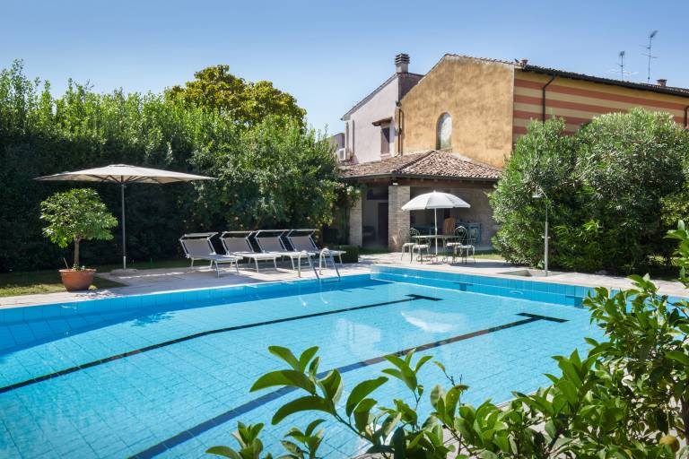 Villa with barbeque, garden & private pool — photo 2