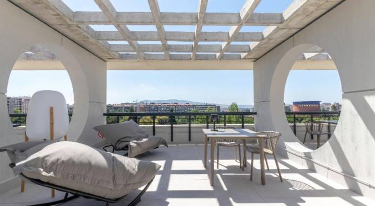 Apartment with terrace — photo 4