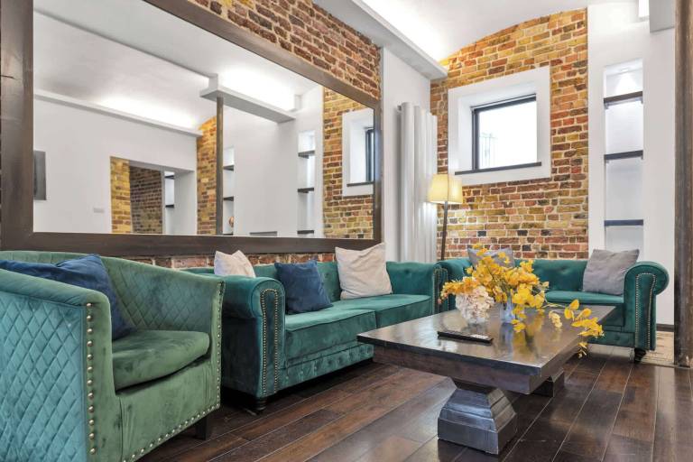 Condo  Belgravia