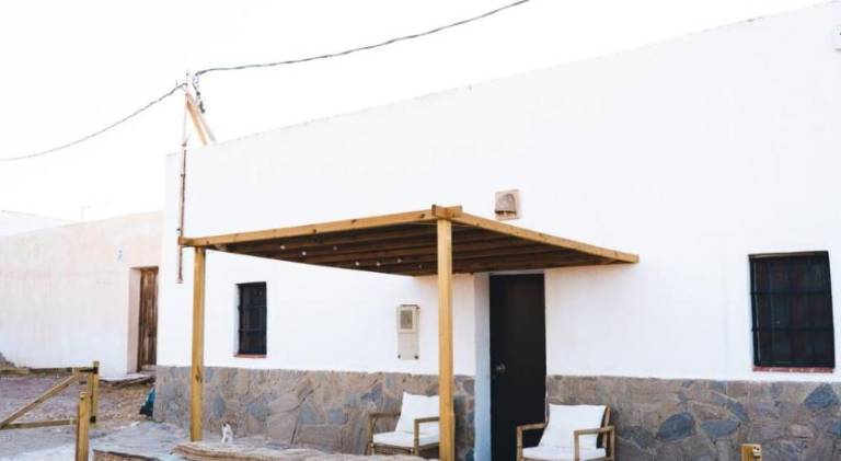 Vacation home with pool, yard & barbecue — photo 4