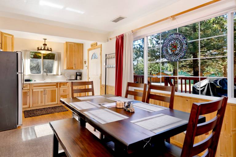 Cabin with patio, yard & BBQ | Mountain view — photo 5