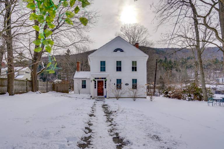 Historic Family Retreat on the AT & Housatonic! in Massa