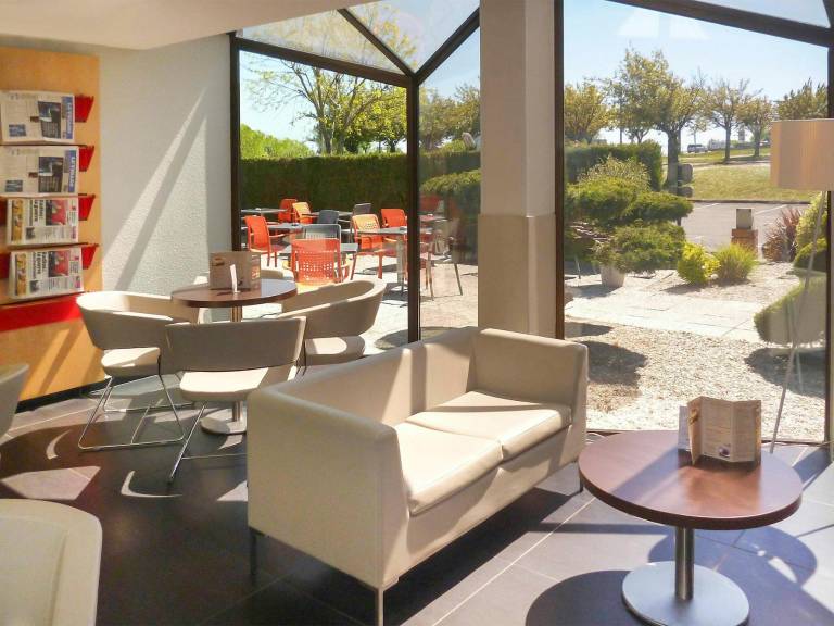 Ibis Saintes — photo 2