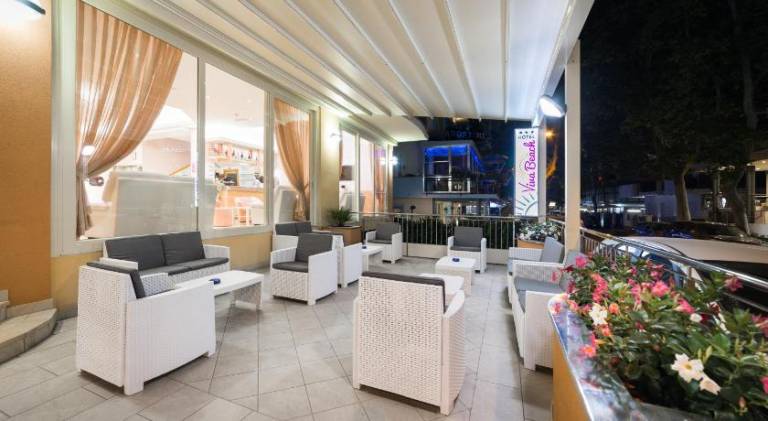Viva Beach Hotel - 20m from the Beach & Large Breakfast — photo 3