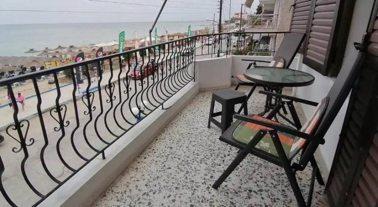 Rental apartment with yard & terrace — photo 4