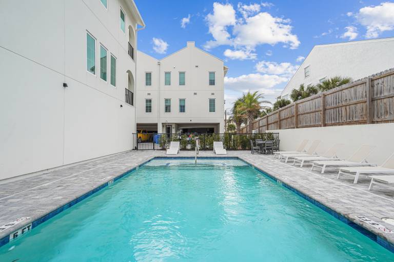 Family-friendly vacation home with pool | Water view | Next to the beach | Pets allowed — photo 3