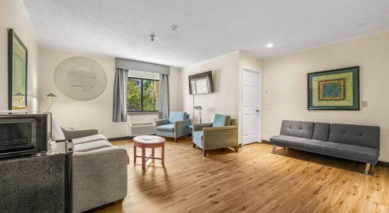 La Quinta Inn & Suites by Wyndham Tampa Brandon West — photo 2