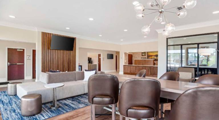 Best Western Plus Two Rivers Hotel & Suites — photo 2