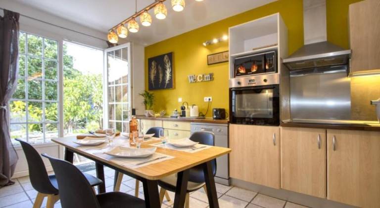 Rental apartment with terrace, heated pool & grill — photo 3