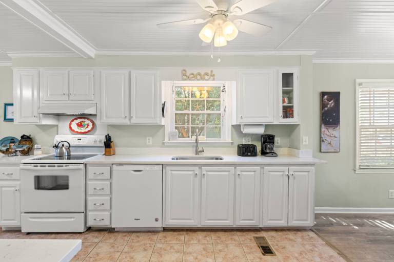 Byrd's Nest - 1107 Beachview Drive — photo 5