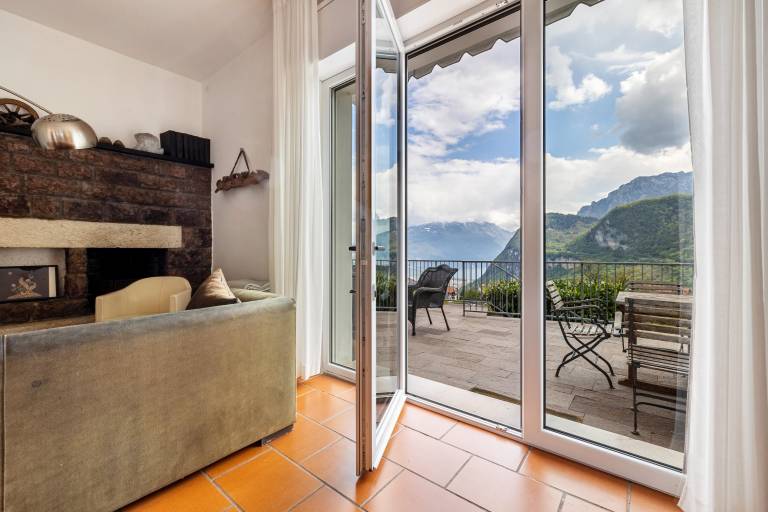 Villa with private pool, garden & fast internet | Lake view — photo 4
