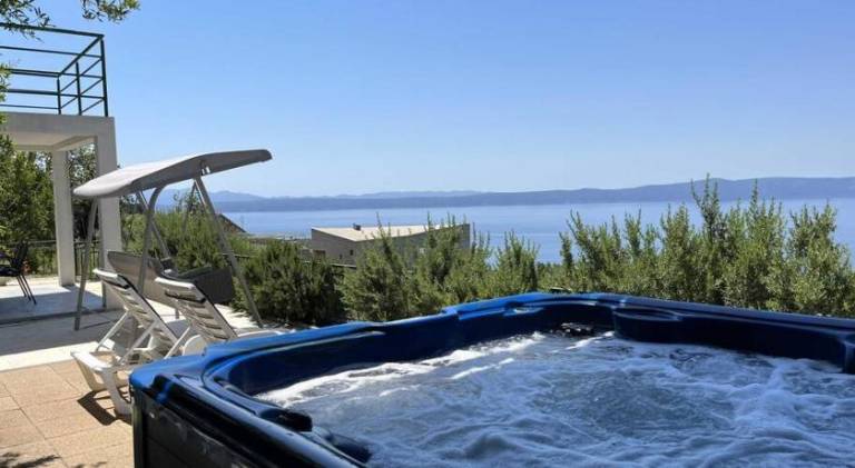 Vacation home with hot tub & pool | Dogs allowed — photo 3