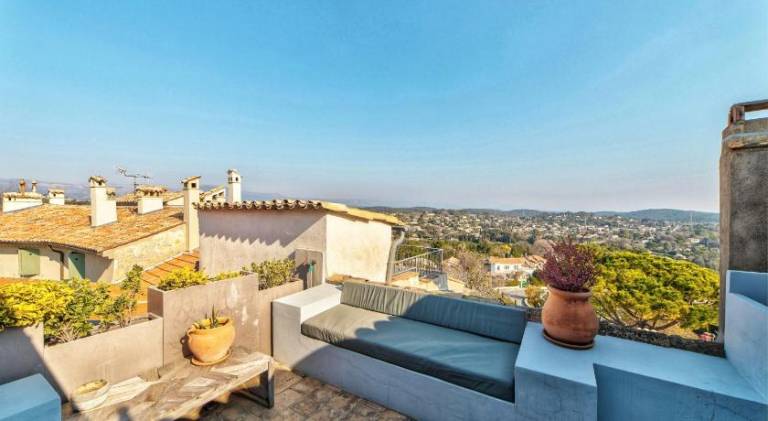 TOWNHOUSE MOUGINS in the old village, fantastic view, sea and mountains — photo 2